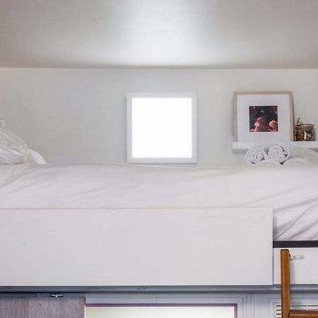 Charming Industrial-Style Studio Just Nearby Montmartre In Paris - Welkeys Apartman Kültér fotó