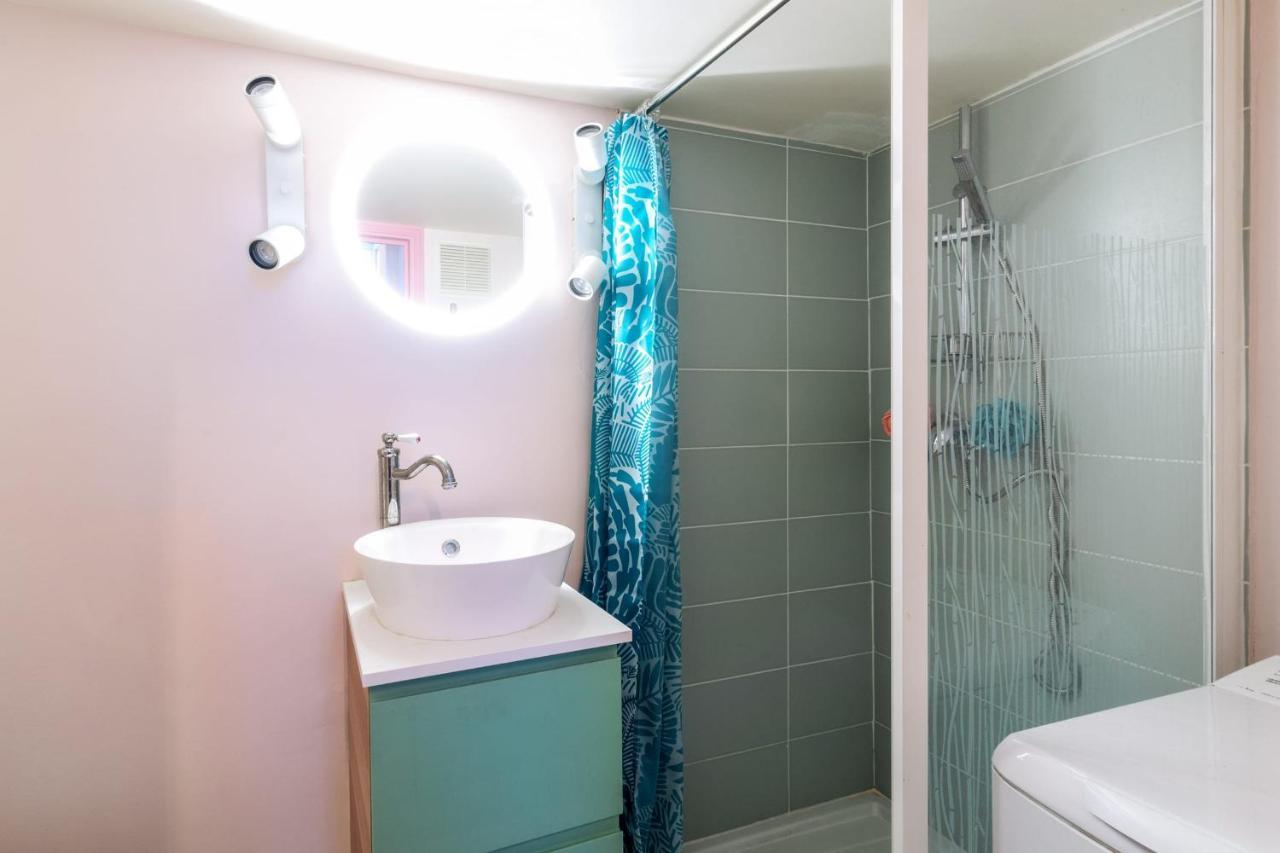 Charming Industrial-Style Studio Just Nearby Montmartre In Paris - Welkeys Apartman Kültér fotó